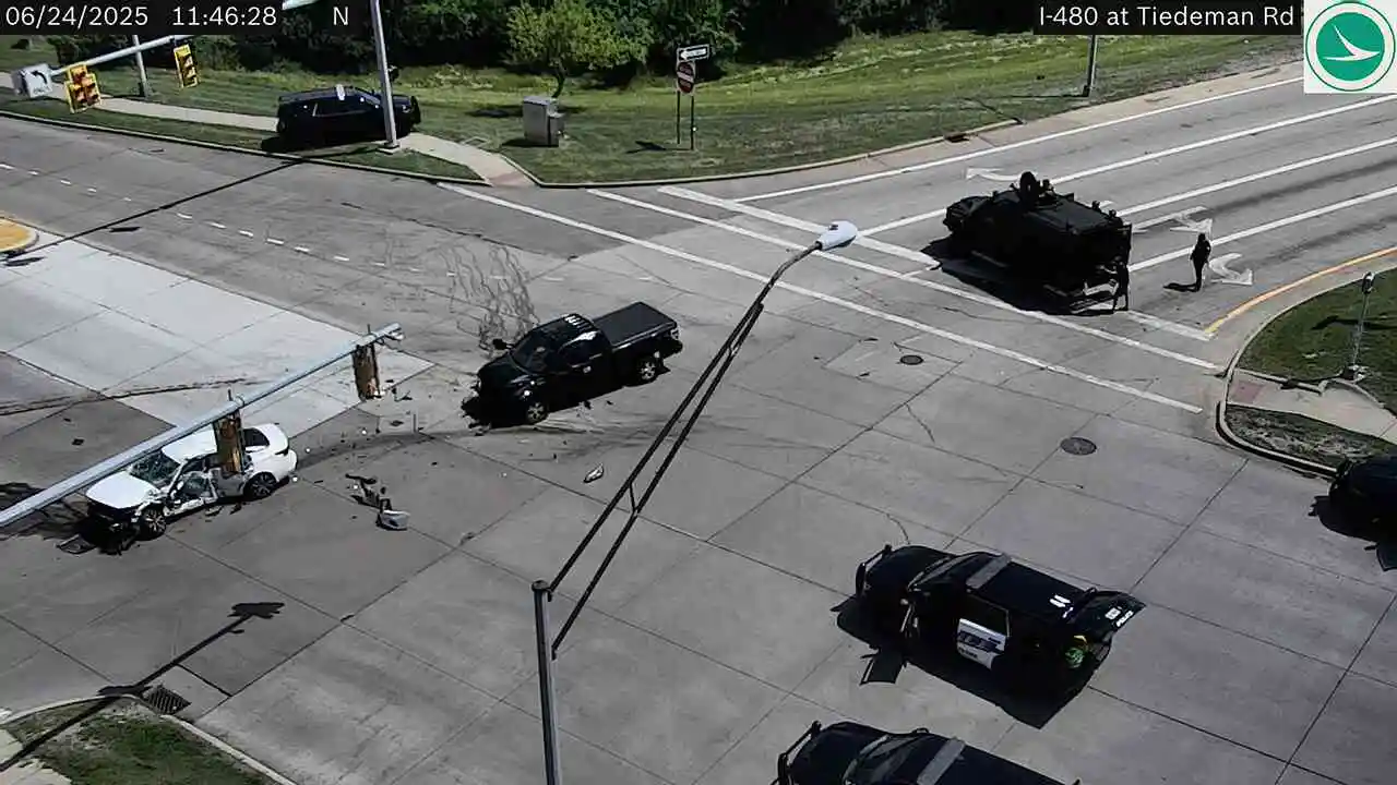 Brooklyn, Ohio Suspect Shot, 1 Killed in I-480 Crash and Police Standoff