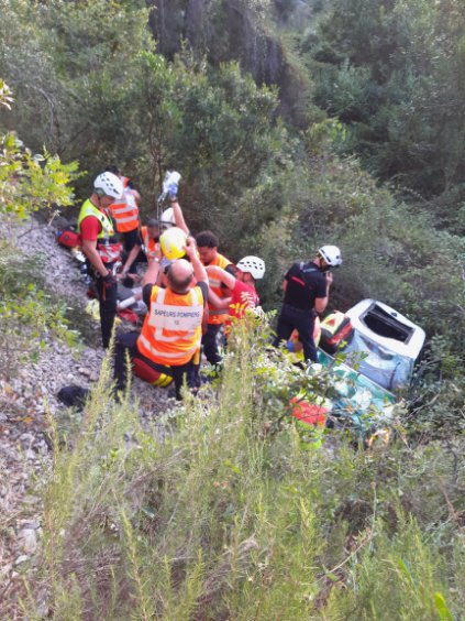 Car Falls Into Ravine on Route de la Gineste in Cassis Four Injured, Road Closed