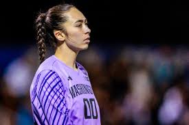 Mia Hamant University of Washington Mourns Goalkeeper at 21, Who Inspired Teammates in Battle Against Rare Cancer