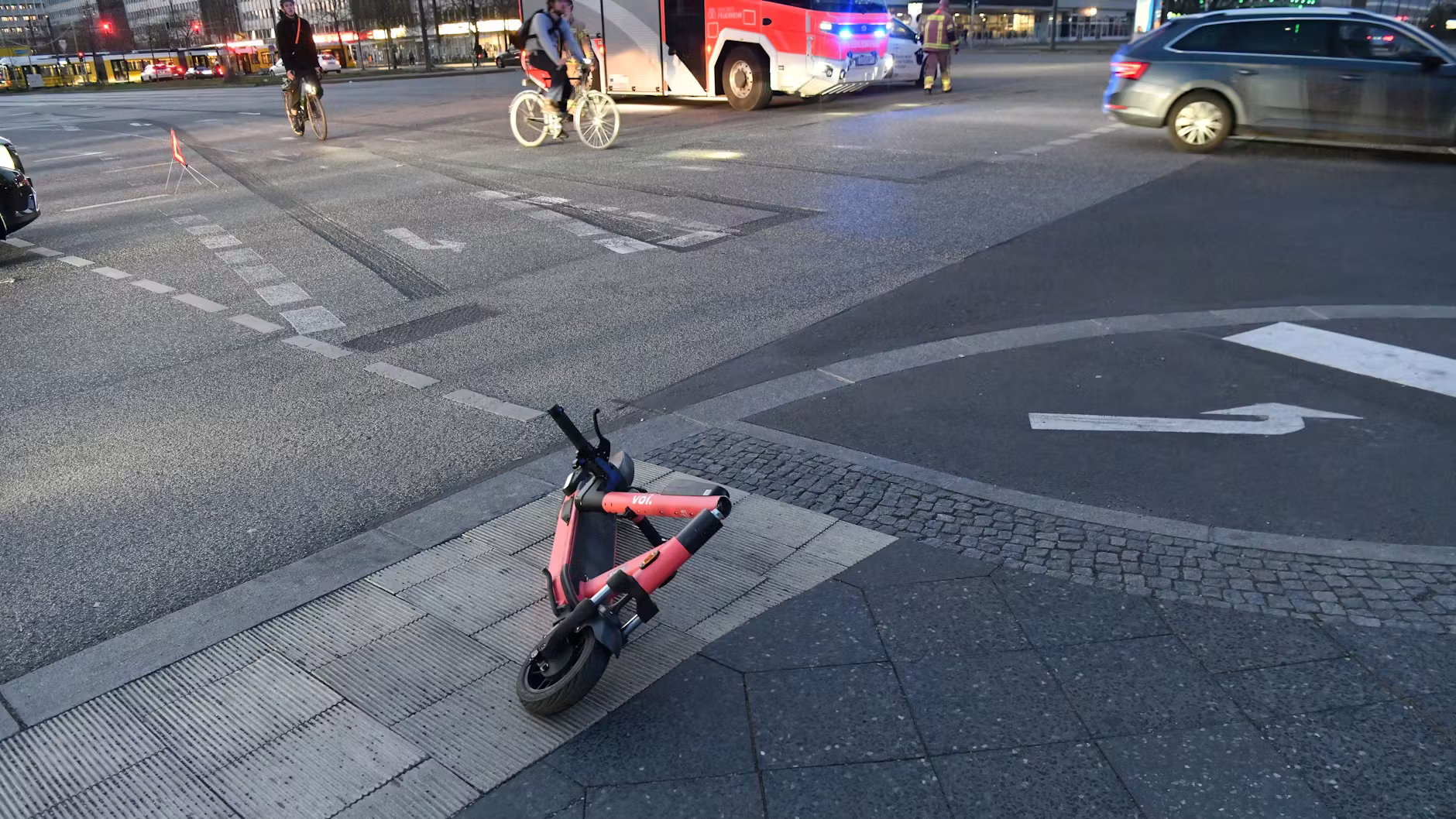 Queensland E-Scooter and E-Bike Accident Leaving Eight People, Including Teenagers Hospitalised