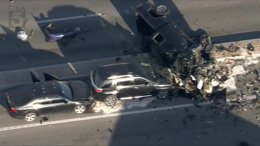 Oxnard Crash Kills 2, Injures 5 in Multi-Vehicle Collision